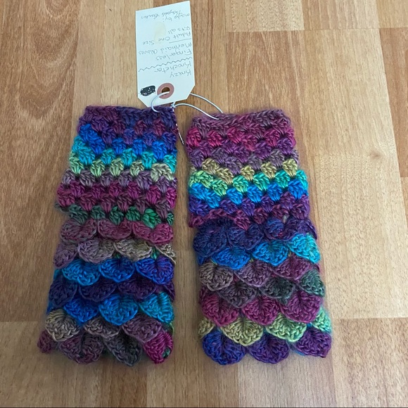 NEW HANDMADE Mermaid Fingerless Gloves - Picture 3 of 13